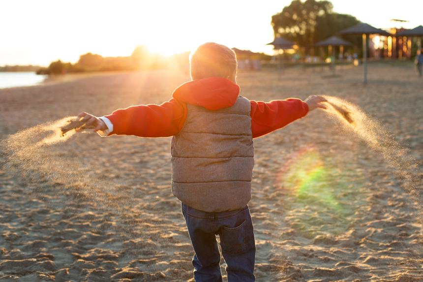 Отец в Израиле, забрать некому: сына внучки экс-мэра Самары поместили в приют