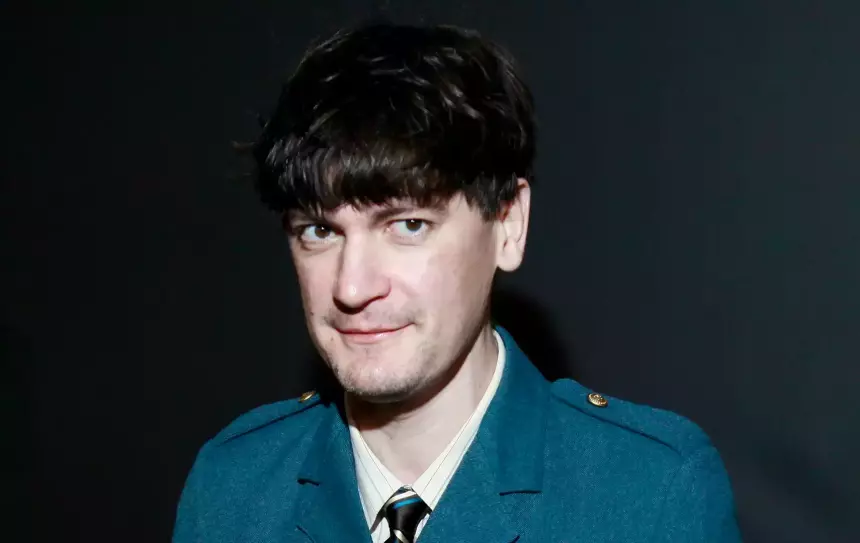 Комик Александр Гудков отказался исполнять песню «Я узкий» ради заработков в России