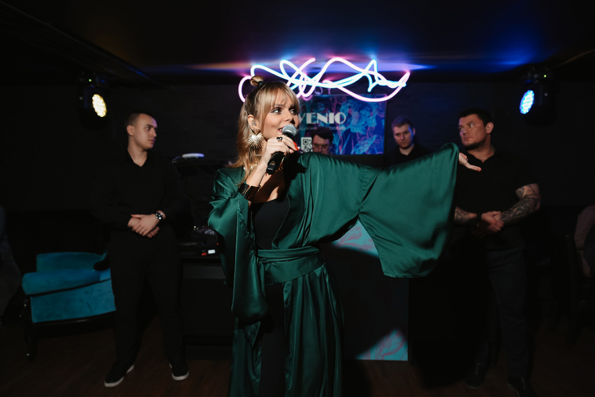 «Из передачи в передачу видим одну и ту же группу артистов»: Ксения Новикова хочет вернуться на ТВ