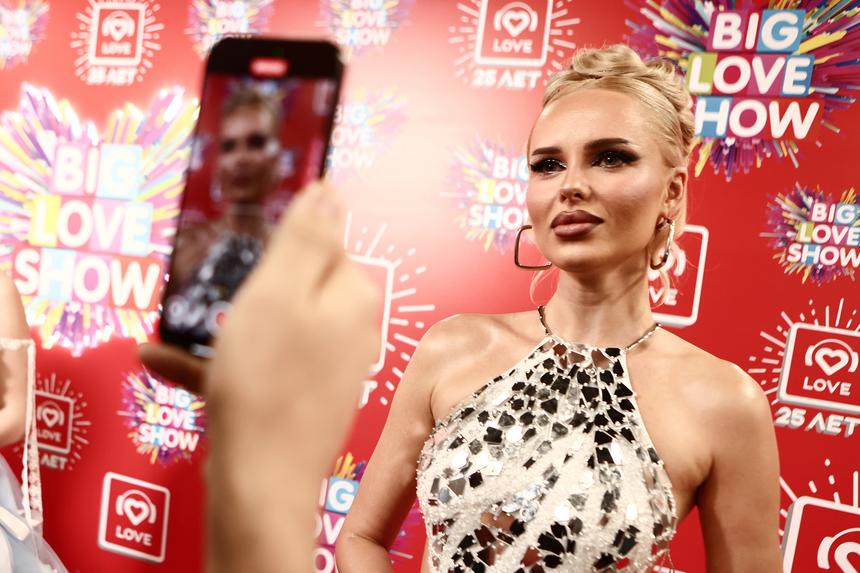 «Мы стараемся»: певица Ханна рассказала о секрете крепкого брака