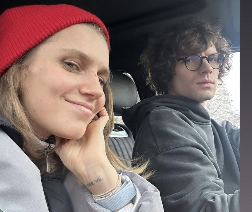 В очках и с пышной шевелюрой: звезда «Папиных дочек» Мельникова показала своего супруга