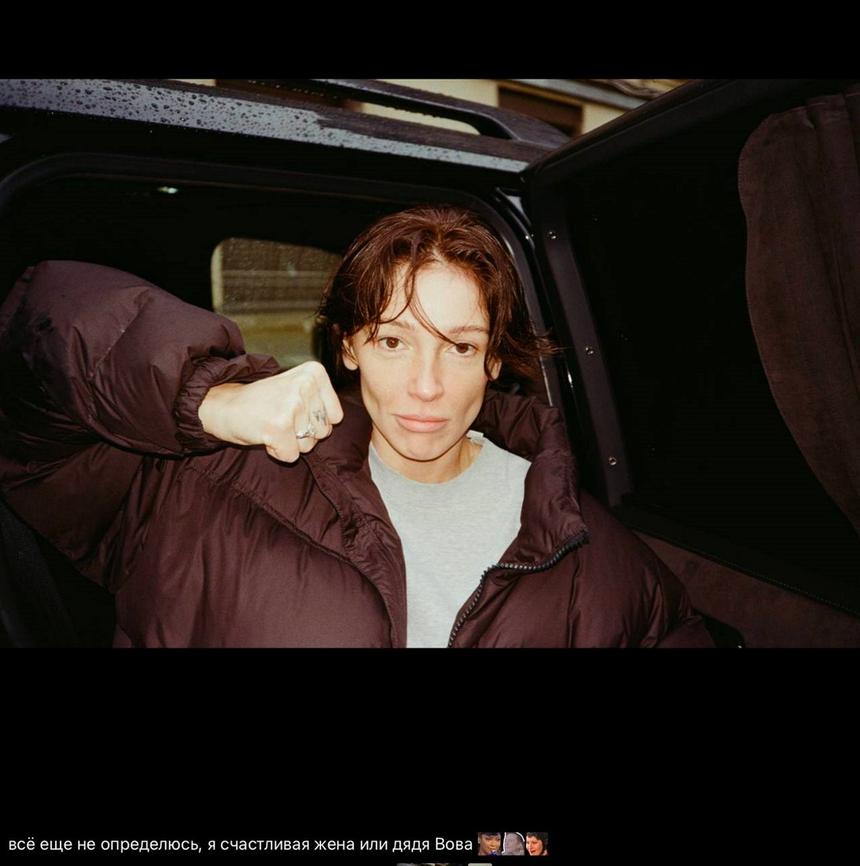 «Счастливая жена»: Настя Ивлеева «засветила» обручальное кольцо с бриллиантом