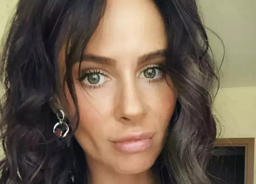 Хайп или «магическое» мышление? Психолог объяснил нестандартные взгляды Саши Зверевой