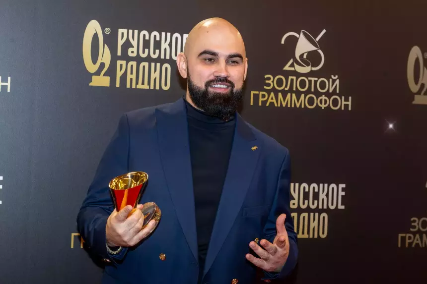 Уехавший из России певец Artik оказался на шумной еврейской свадьбе с Джиганом