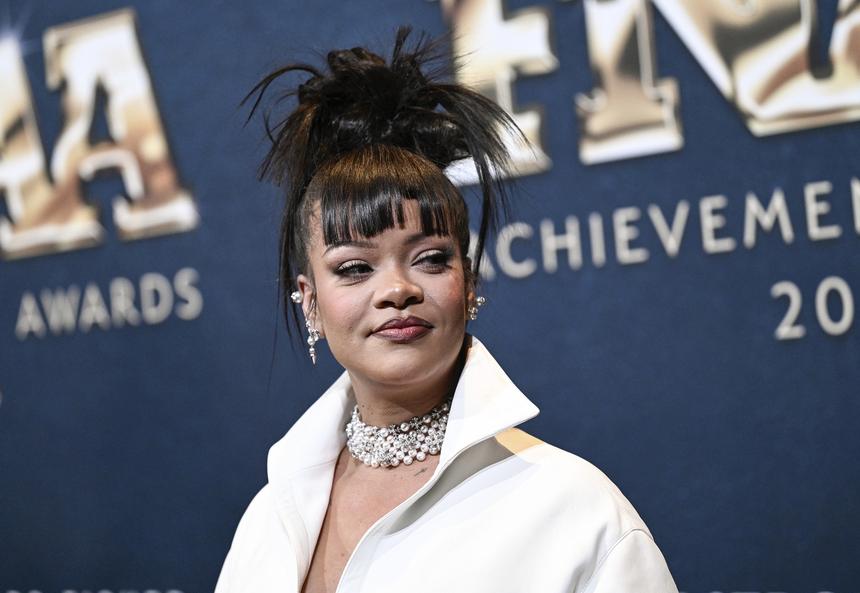 Рианна пришла в суд по делу жениха вместе с детьми