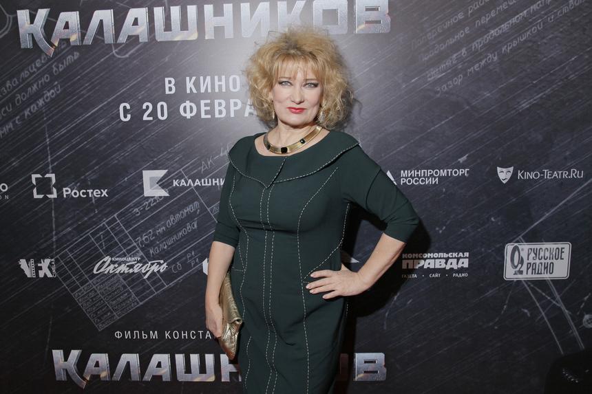 «Рука у вас не будет работать»: Ольга Хохлова получила травму во время спектакля