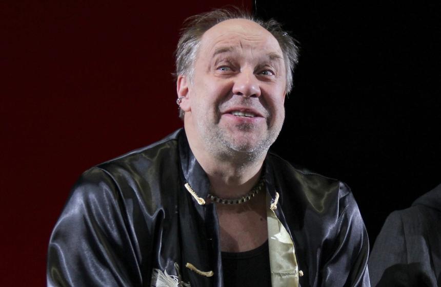 Осудивший СВО актер из «Сватов» Александр Феклистов похвастался, что продолжает зарабатывать в России