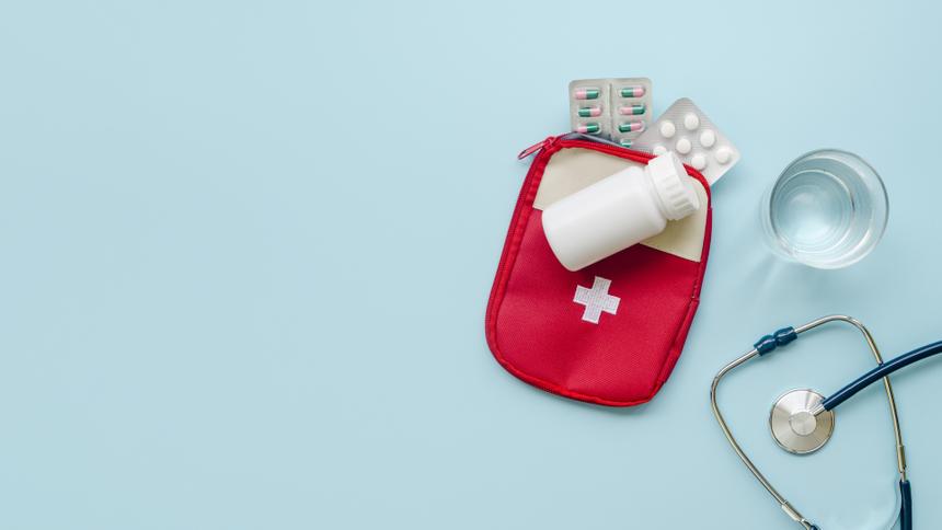 Налепила наркотический пластырь: в российском регионе расследуют загадочную смерть девочки