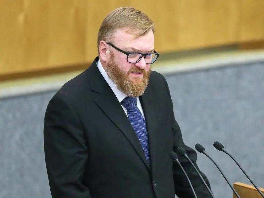 «Она — символ безволия». В Госдуме объяснили, почему россияне не могут забыть Пугачеву