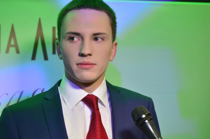 «Хотел поиздеваться»: Владислав Тюльпанов вступился за сестру и объявил войну Кержакову