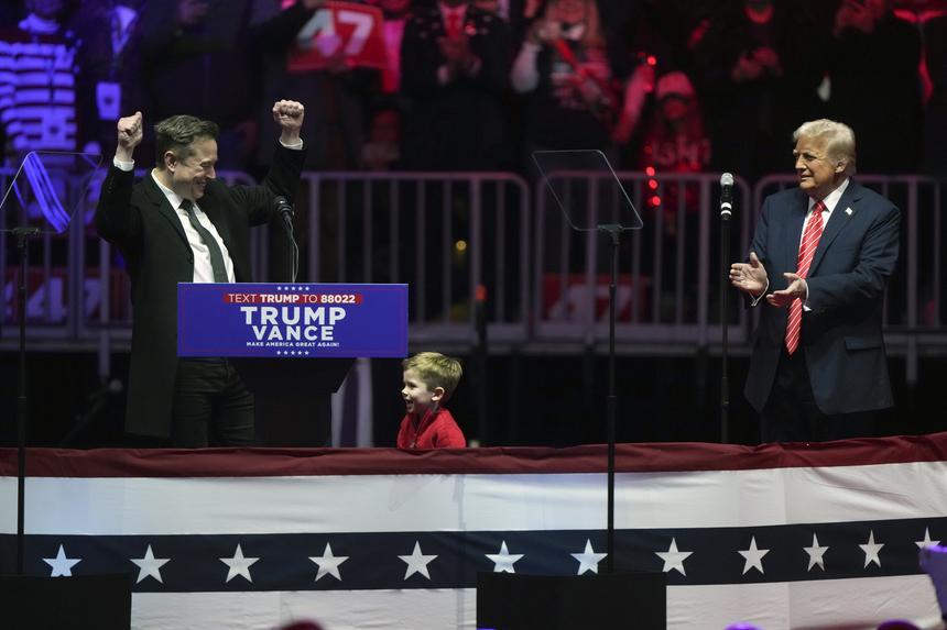 Хакеры показали видео, на котором Дональд Трамп лижет и целует ноги Маска