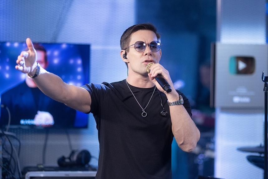 «Надо скорее искать с кем загнездоваться»: Стас Пьеха рассказал о планах на семью