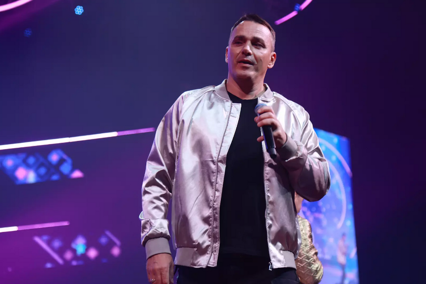 «Работаем, чтобы погасить досрочно»: сын солиста «Иванушек» влез в ипотеку