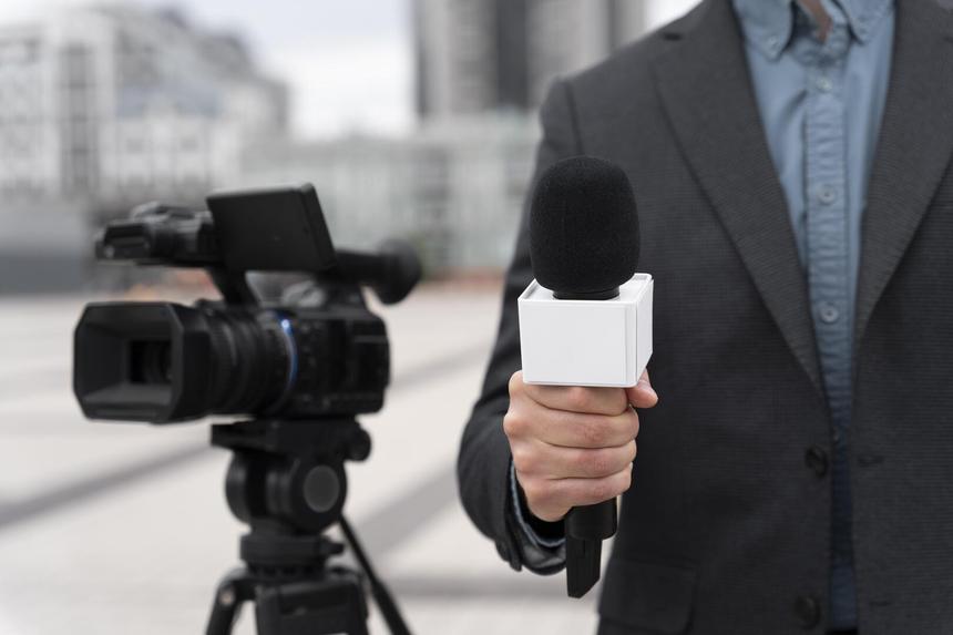 Известный телеведущий упал «замертво» во время прямого эфира