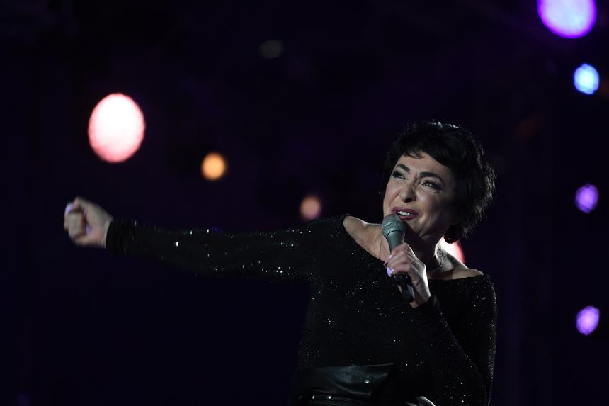 «Всегда нравилось, какой она человек»: вернувшаяся на ТВ после скандала Лолита получила поддержку