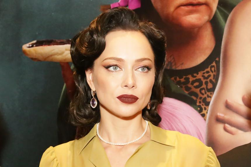 «Космическая»: Самбурская снялась со стрижкой под мальчика