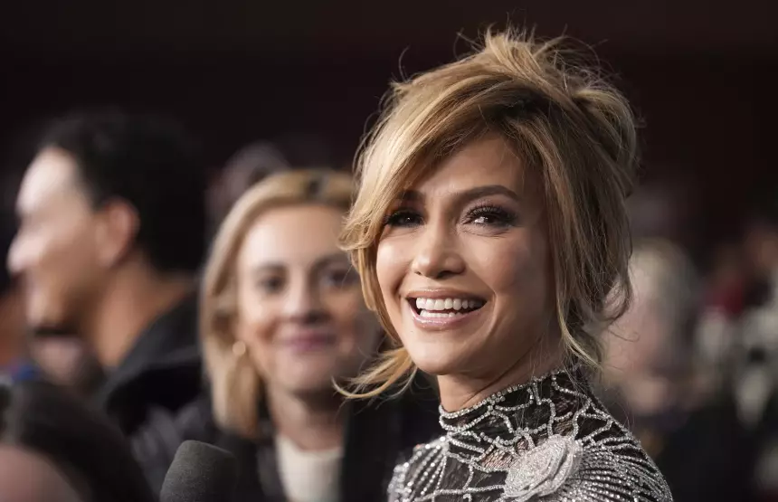 Дженнифер Лопес заподозрили в отношениях с актером из «Служебного романа»