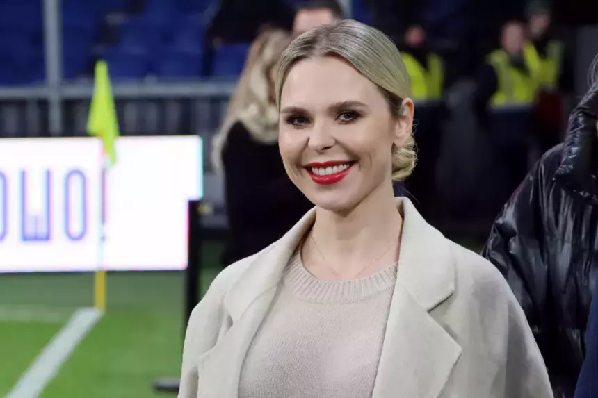 «Почему они выбирают обидные выражения?»: Пелагея расплакалась из-за хейта подписчиков