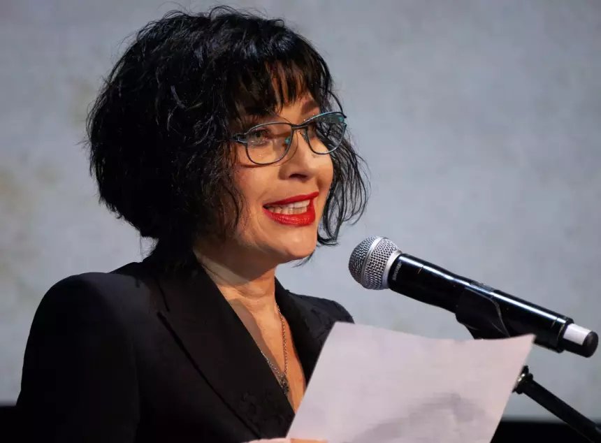 Певица Алиса Мон чуть не опоздала на концерт в Кремль из-за задержки в аэропорту