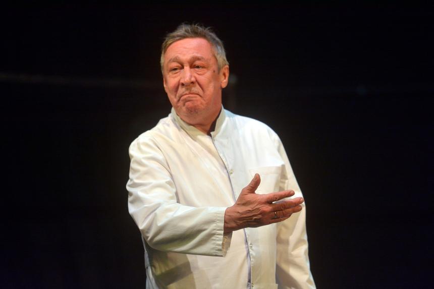 Актер Сергей Никоненко призвал отправить Ефремова подметать мусор после УДО