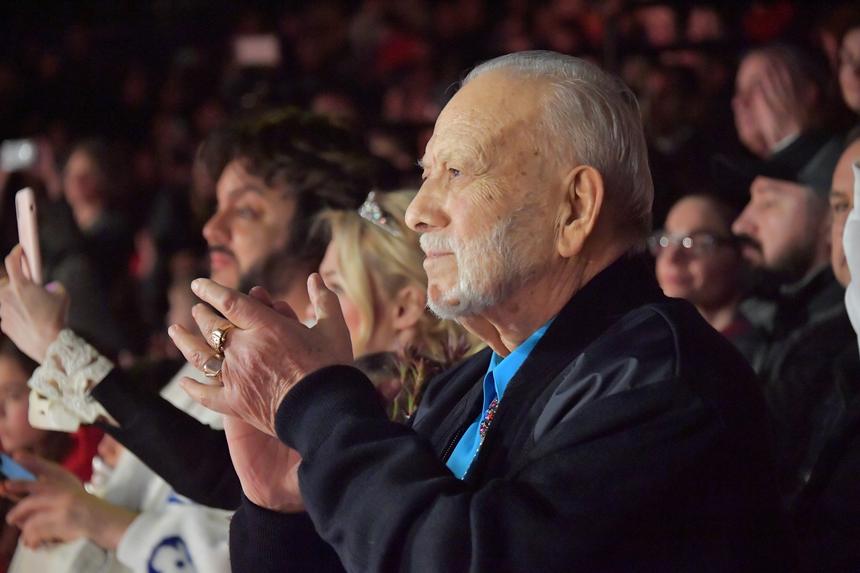 Калашникова рассказала, что Киркоров мог заразиться COVID, сняв маску для фото