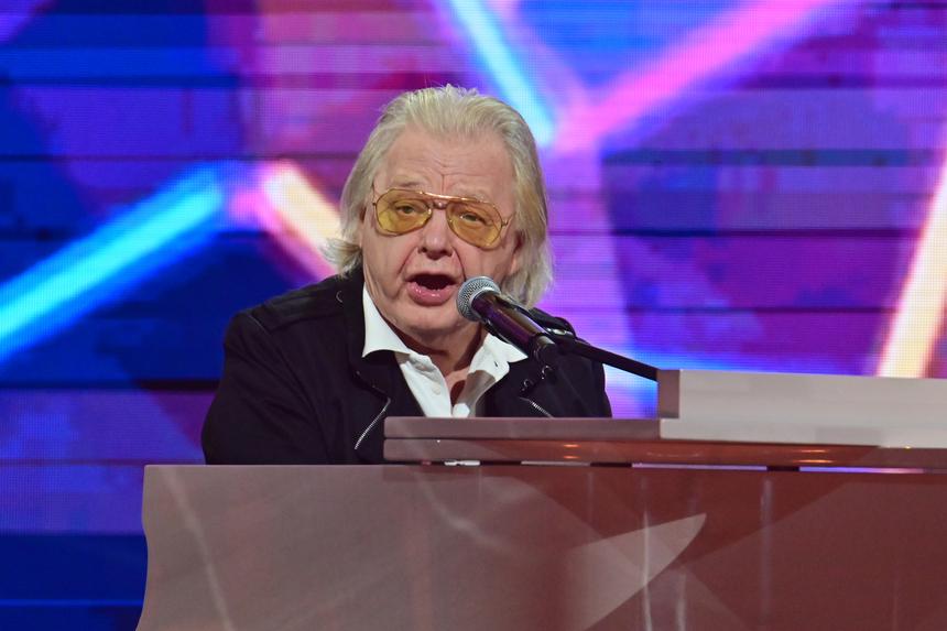 Певец Юрий Антонов назвал неуместной критику Цыгановой Бедроса Киркорова