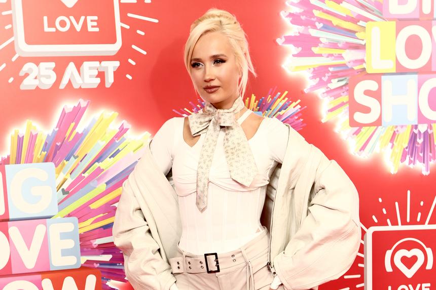 Клава Кока возмутилась отношением богатых мужчин к обслуживающему персоналу