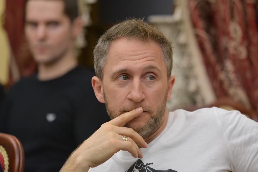 Актер Кучера не оценил идею о выплатах по 100 тысяч рублей беременным школьницам