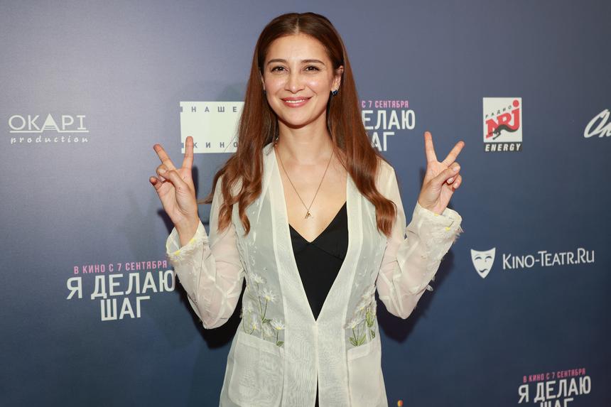 44-летняя актриса Равшана Куркова снялась с дочерью Самирой в ее день рождения