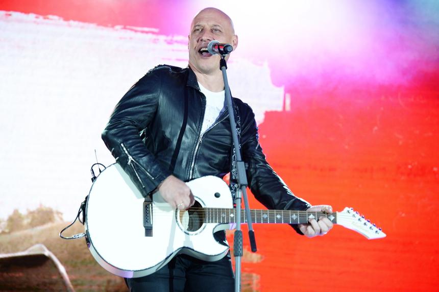 Продюсер Дворцов сообщил, что Денис Майданов получает 2,5 млн рублей за концерт