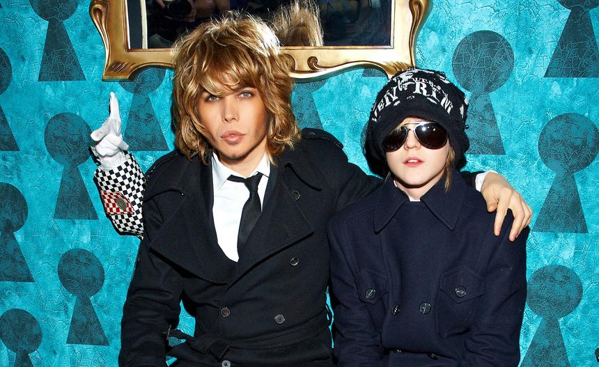 Водил по «голым» вечеринкам: сын Сергея Зверева требует от отца 25 млн рублей за испорченное детство