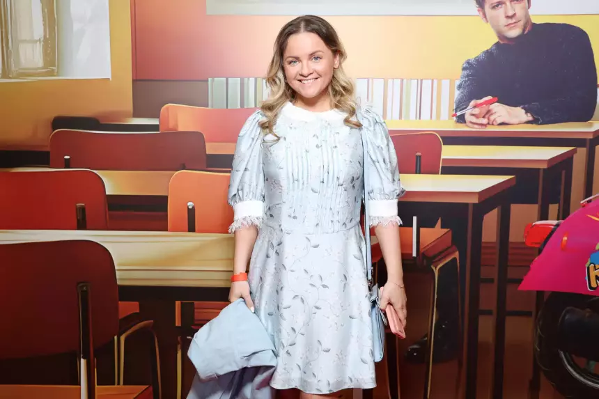 Юлию Проскурякову раскритиковали за платье, подчеркнувшее недостатки ее фигуры