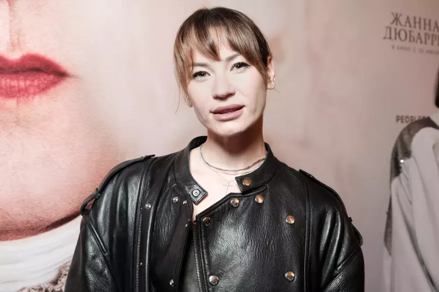 Беременная ведущая Ида Галич показала округлившийся живот