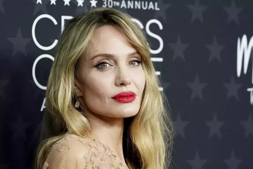 18-летняя дочь актеров Анджелины Джоли и Питта сменила имидж из-за влюбленности