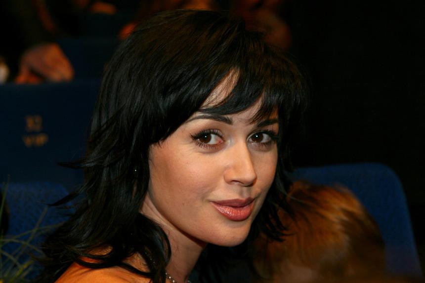 «Всегда улыбалась»: поклонники поделились воспоминаниями о скончавшейся от рака Анастасии Заворотнюк