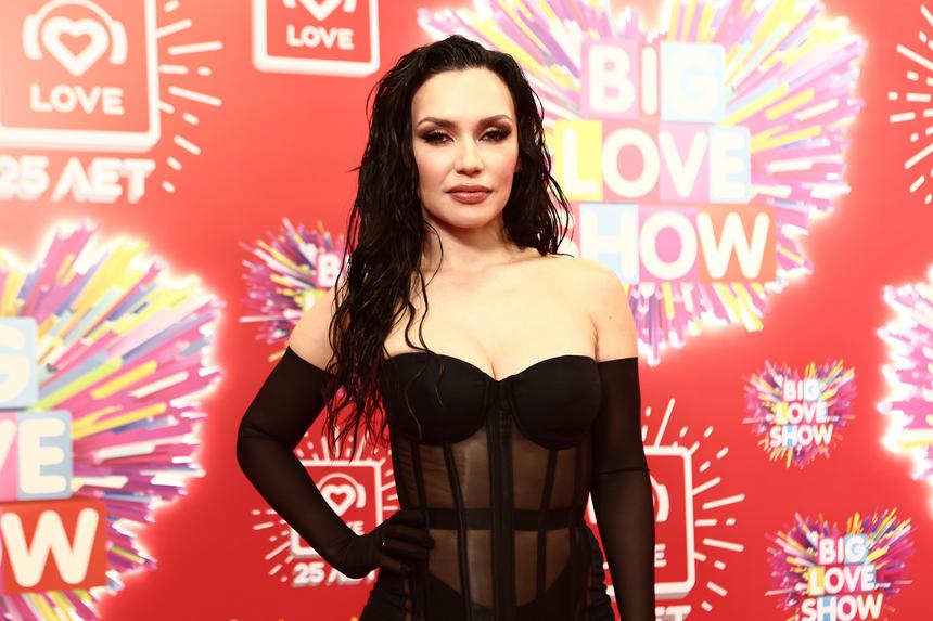 Ольга Серябкина впервые высказалась о новом составе группы SEREBRO, участницы которого поют ее песни