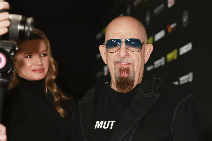 Певец Михаил Шуфутинский рассказал об отъезде внучки в Милан