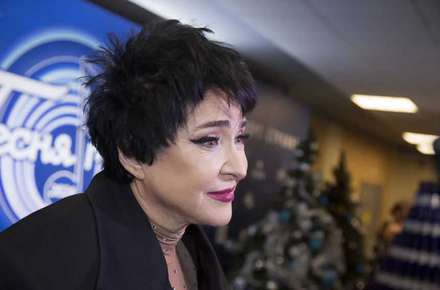 «Нужен нормальный мужик»: Лолита пригласила молодого певца отдохнуть с ней в Турции