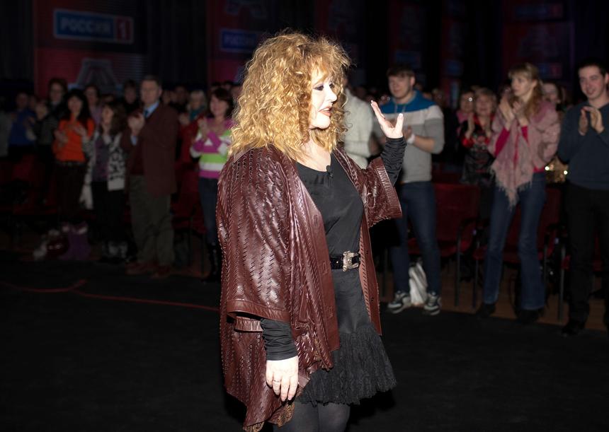 «Даже череп с трудом можно разглядеть»: Пугачева с помощью ретуши и фильтров прячет последствия операции