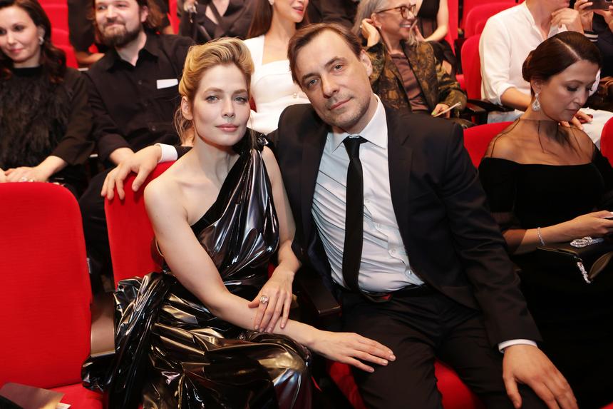 После волны критики: Юлия Снигирь поделилась редким кадром с сыном от Евгения Цыганова, похожим на отца