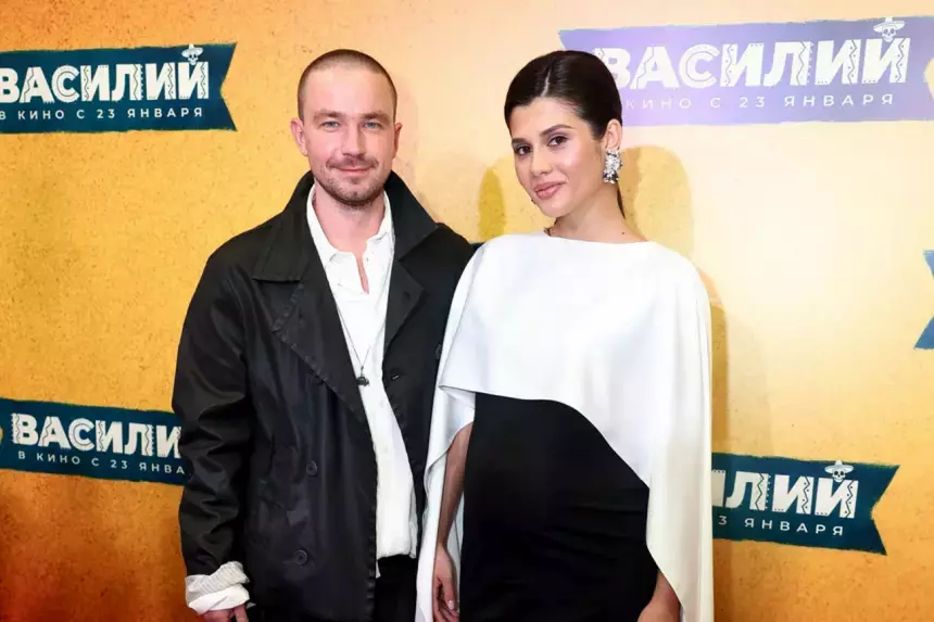 23-летняя жена Александра Петрова впервые вышла в свет в Москве после родов