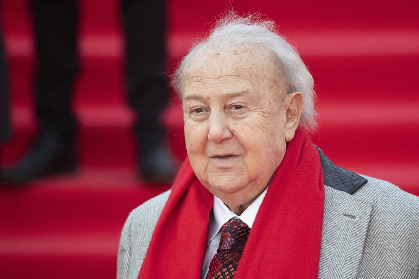 Гвердцители встала на колени у гроба: скульптора Зураба Церетели похоронили в одной могиле с женой