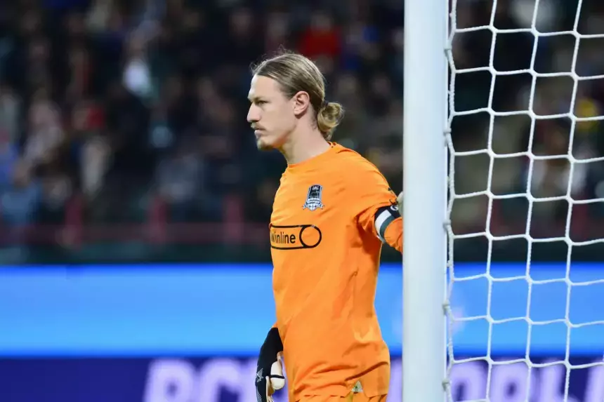 Экс-супруга вратаря Матвея Сафонова не добилась возбуждения дела из-за алиментов