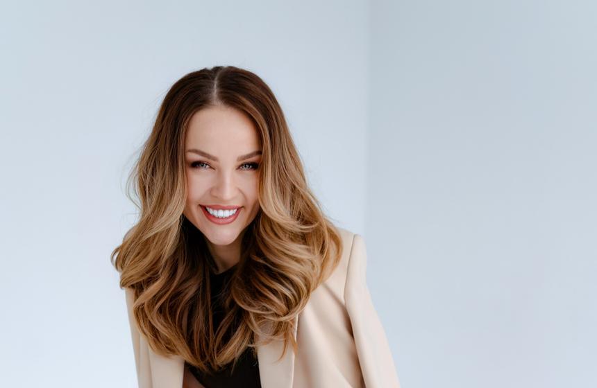 Ведущая тревел-шоу «Мы и они» Шахова не собирается переезжать из России за рубеж