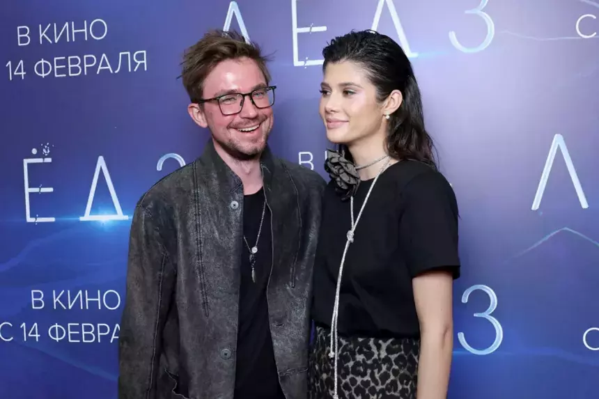 Жена Александра Петрова поделилась снимками сына, которому исполнился месяц