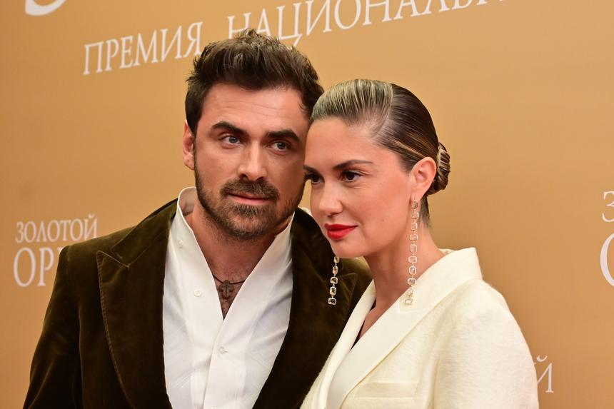 «Не понимаю женщин, которые два бокала за мяском и все»: Агата Муцениеце призналась в алкоголизме