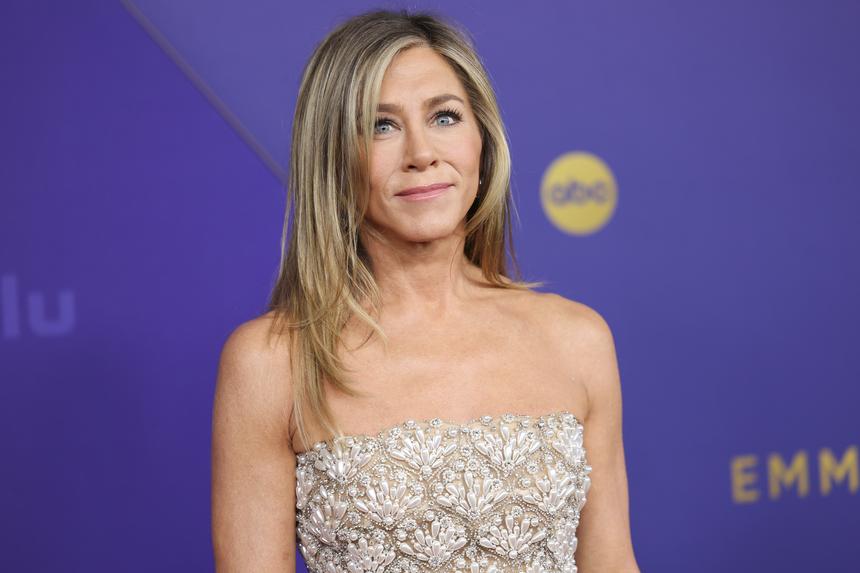 Дженнифер Энистон разозлилась на полицию, раскрывшую ее адрес из-за сталкера