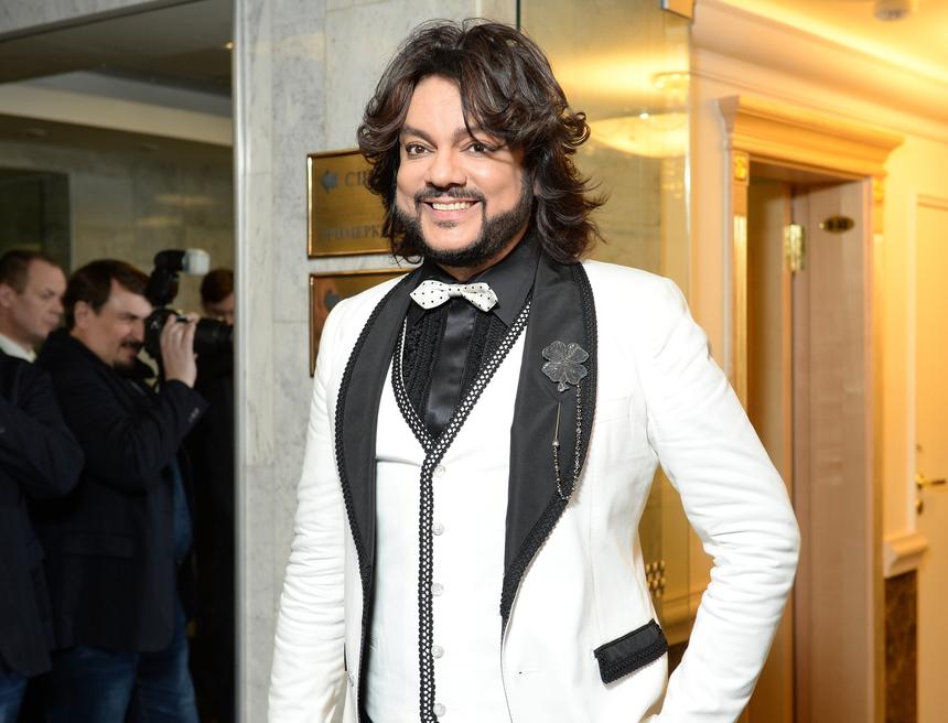 Ведущий американского шоу Джимми Фэллон примерил образ певца Филиппа Киркорова