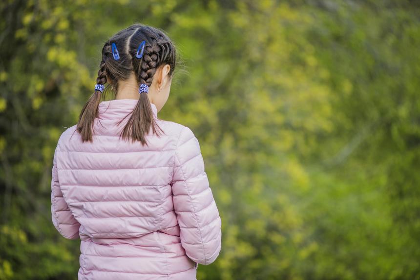 Ушла гулять во двор с друзьями и пропала: семилетнюю девочку обнаружили мертвой в районе лесополосы