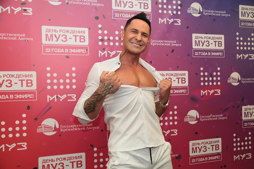 Шоу «Маска» хотели закрыть после первого выпуска из-за Стаса Костюшкина